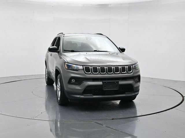 Used 2024 Jeep Compass Latitude AWD/4WD image 4