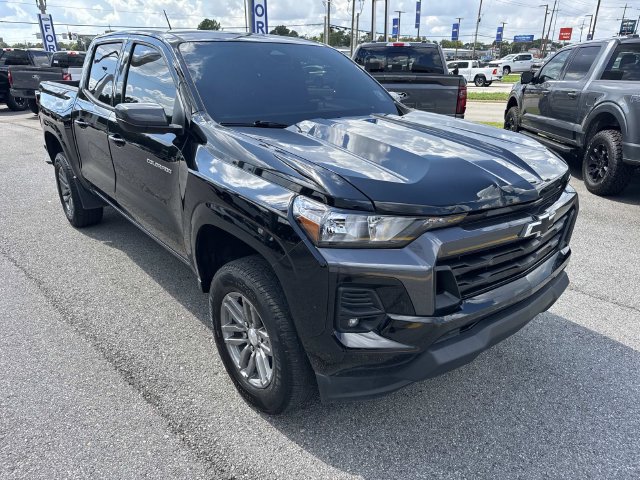 Used 2023 Chevrolet Colorado LT w/ LT Convenience Package II AWD/4WD image 3