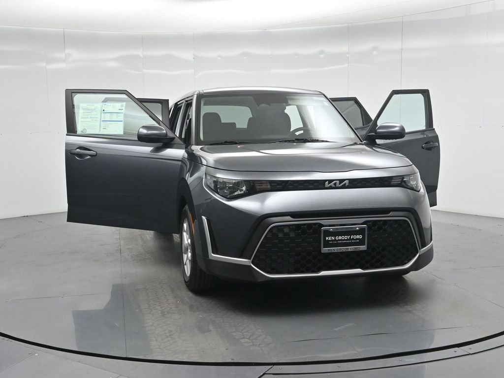 Used 2023 Kia Soul LX w/ Option Group 015 FWD image 31