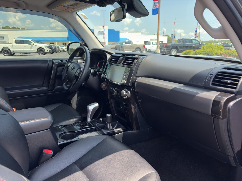 Used 2022 Toyota 4Runner TRD Off-Road Premium w/ Moonroof Package AWD/4WD image 19