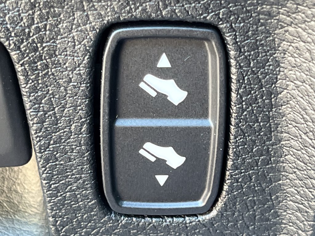Used 2023 RAM 1500 Laramie AWD/4WD image 39
