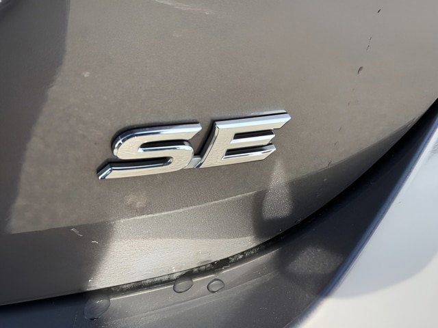 Used 2023 Toyota Camry SE FWD image 14