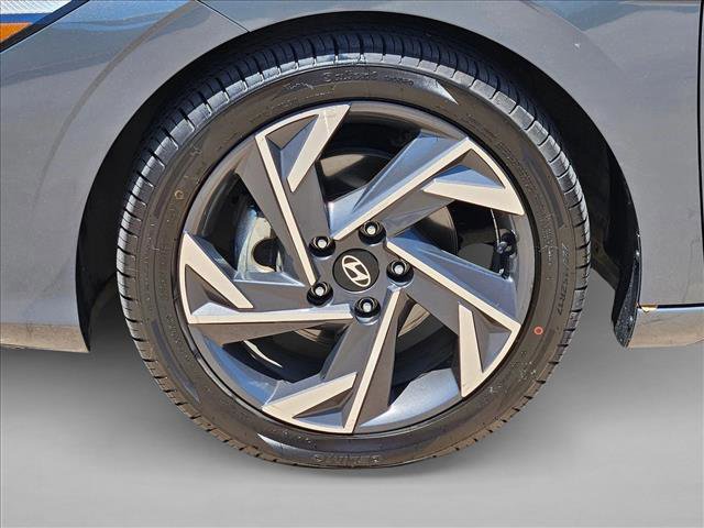 Used 2024 Hyundai Elantra Limited FWD image 25