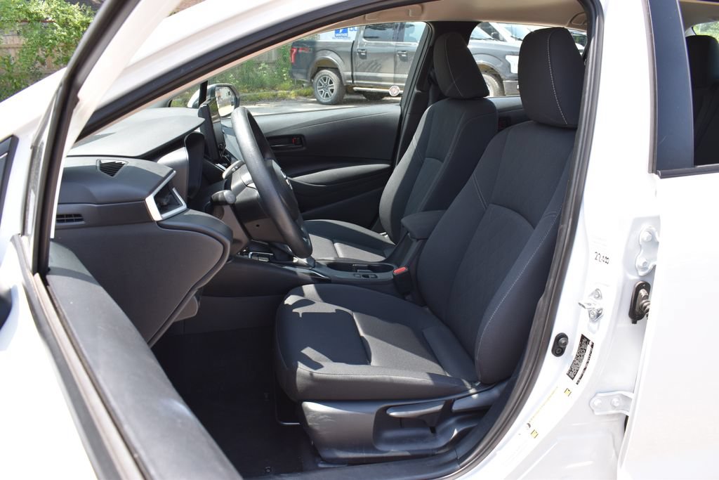 Used 2025 Toyota Corolla LE FWD image 6
