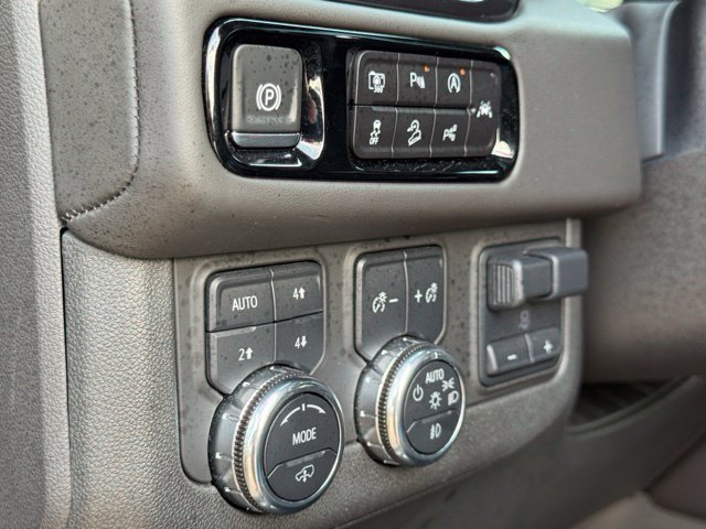 Used 2025 GMC Yukon AT4 Ultimate AWD/4WD image 26