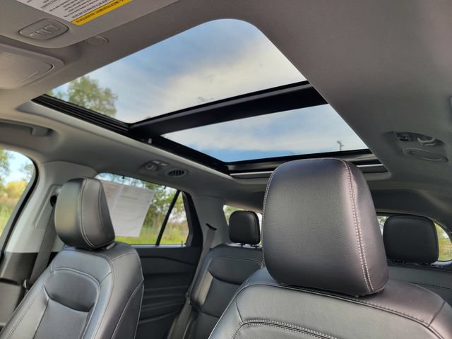 Certified 2023 Ford Explorer Limited w/ Limited Technology Package AWD/4WD image 4