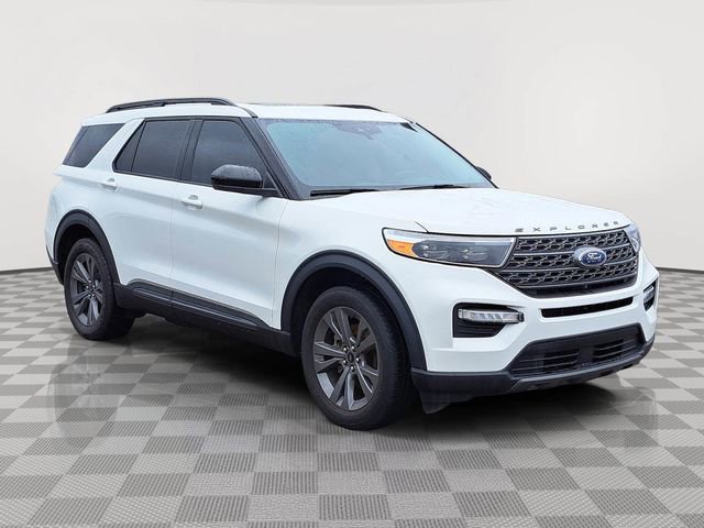 Certified 2022 Ford Explorer XLT w/ Equipment Group 202A AWD/4WD image 7