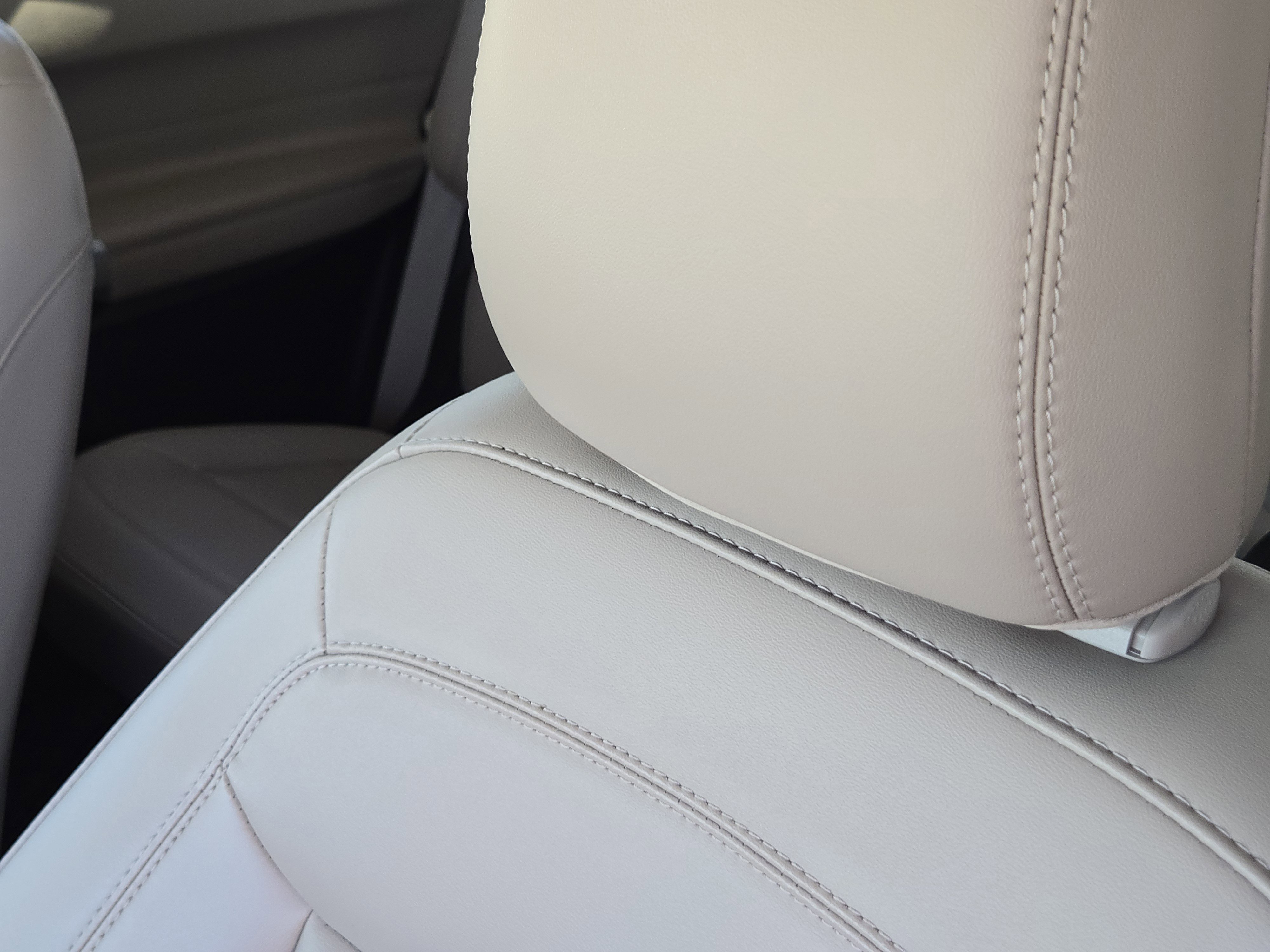 Certified 2022 Ford Explorer XLT w/ Equipment Group 202A image 15