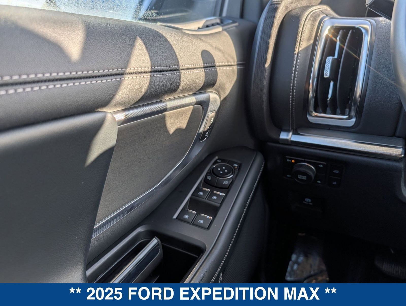 Certified 2025 Ford Expedition Max Platinum image 17