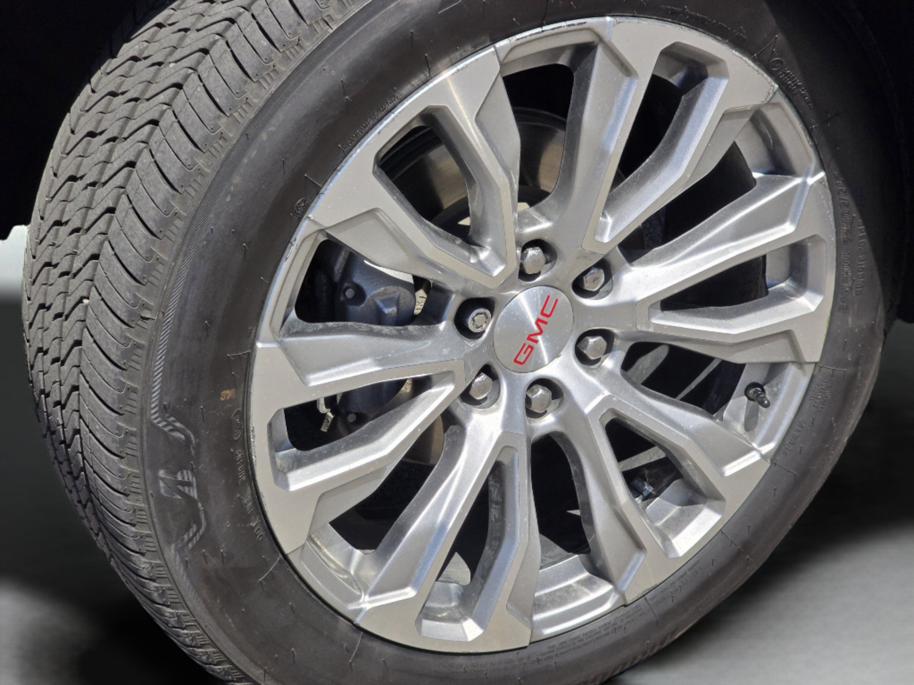 Used 2022 GMC Yukon Denali w/ Denali Premium Package AWD/4WD image 24