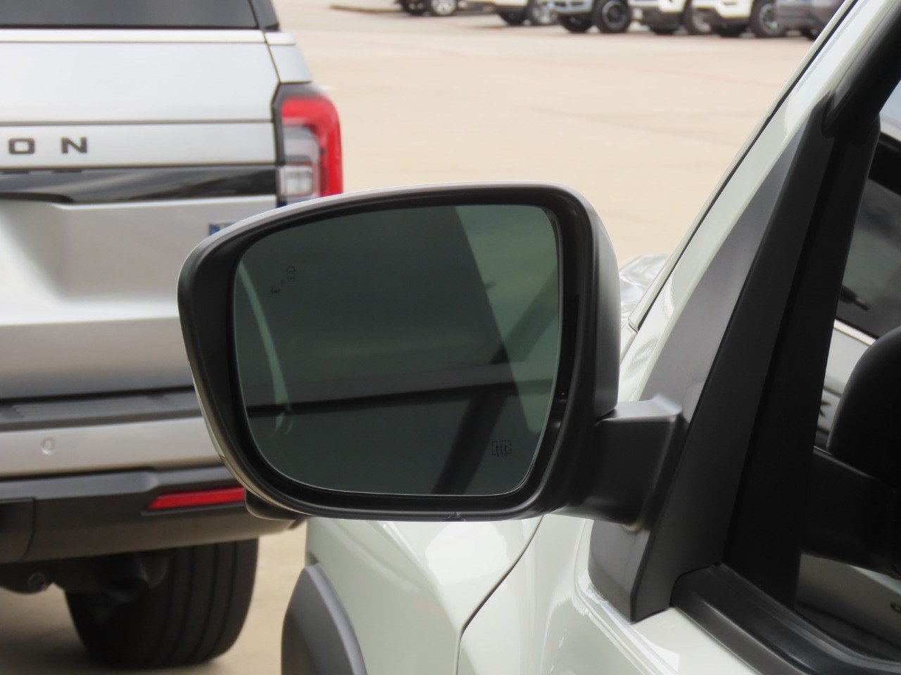 Used 2023 Nissan Frontier PRO-4X w/ Pro-4X Premium Package AWD/4WD image 17