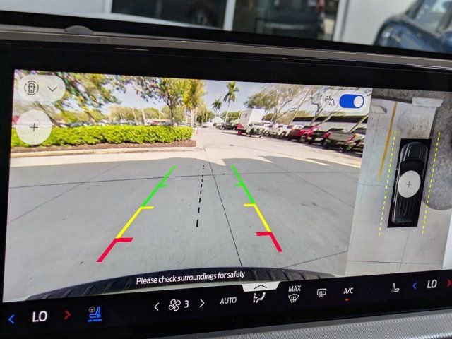 Certified 2025 Ford Explorer Platinum w/ LUX Leather Package image 31