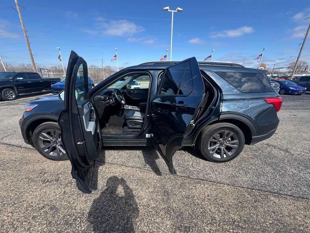 Certified 2023 Ford Explorer XLT w/ Equipment Group 202A image 7
