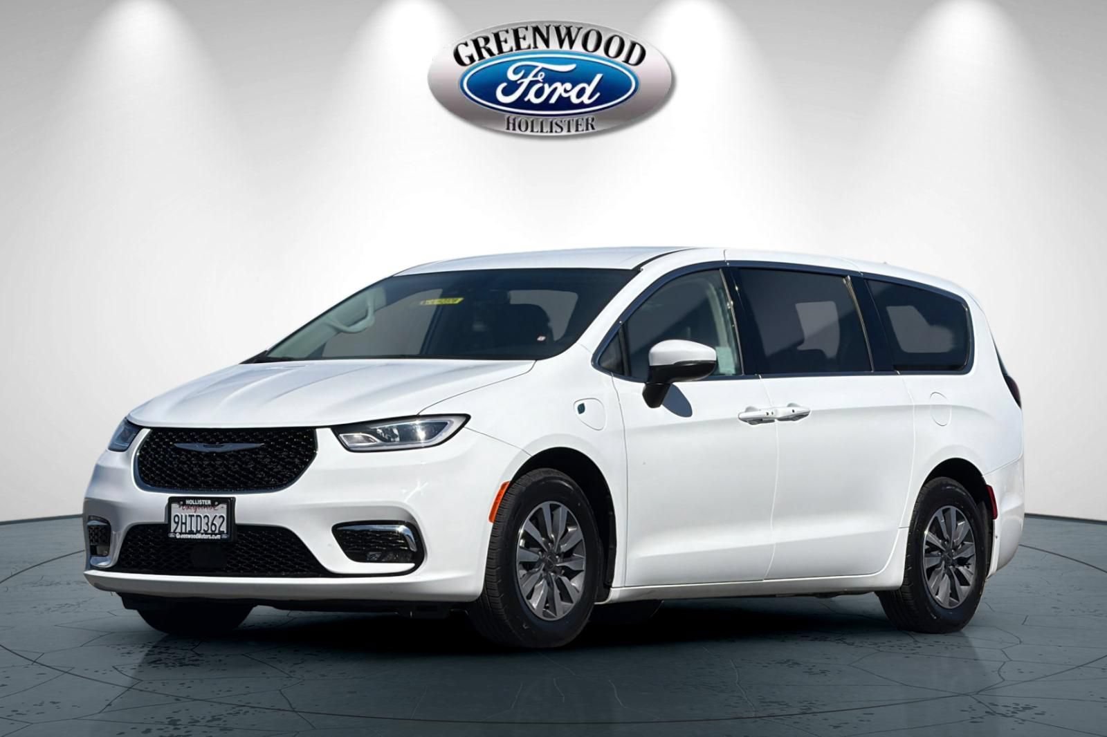 Used 2023 Chrysler Pacifica Touring-L FWD image 8