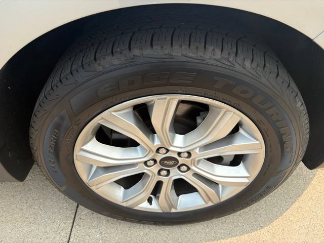 Certified 2024 Ford Edge Titanium AWD/4WD image 22