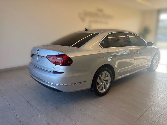 Used 2018 Volkswagen Passat 2.0T SE FWD image 2