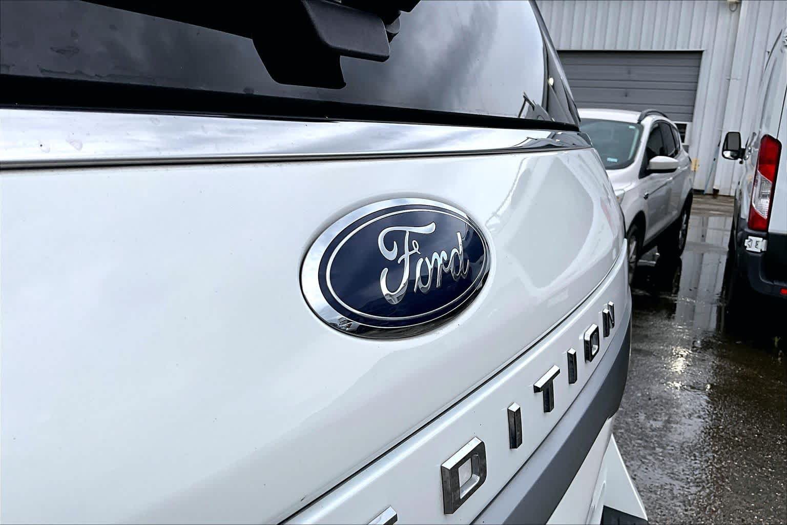 Certified 2024 Ford Expedition XLT RWD image 31