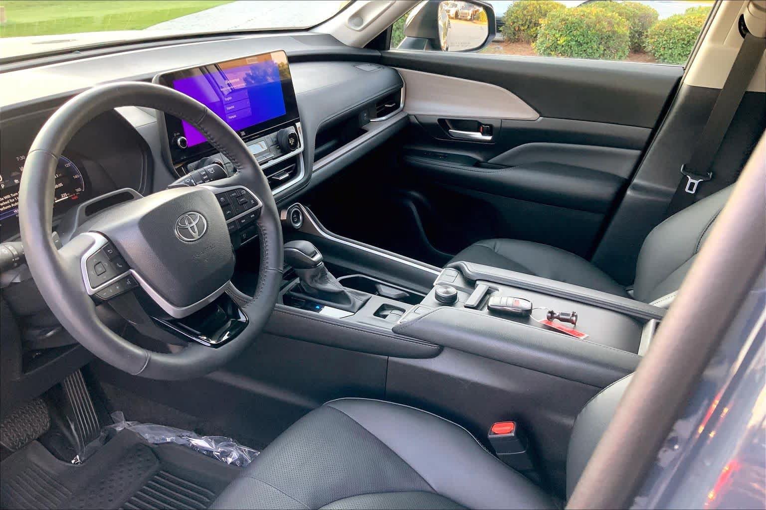 Used 2024 Toyota Grand Highlander AWD image 16
