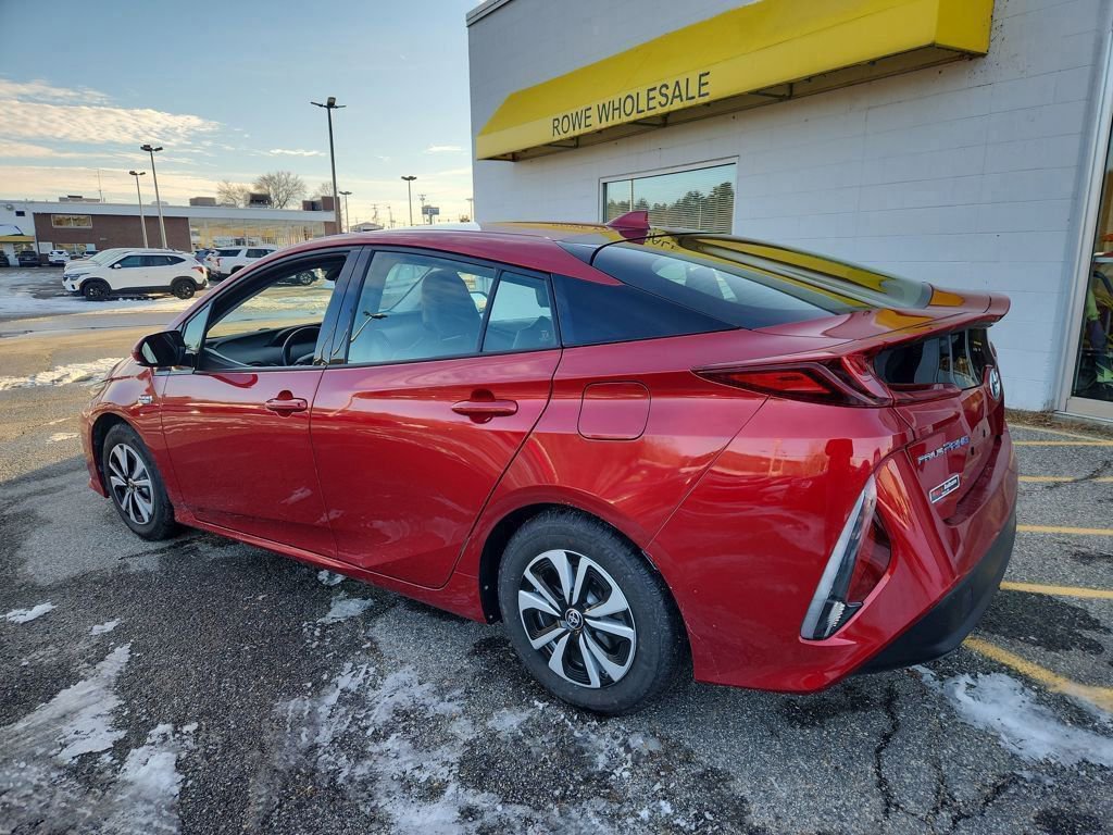 Used 2017 Toyota Prius Prime Premium image 3