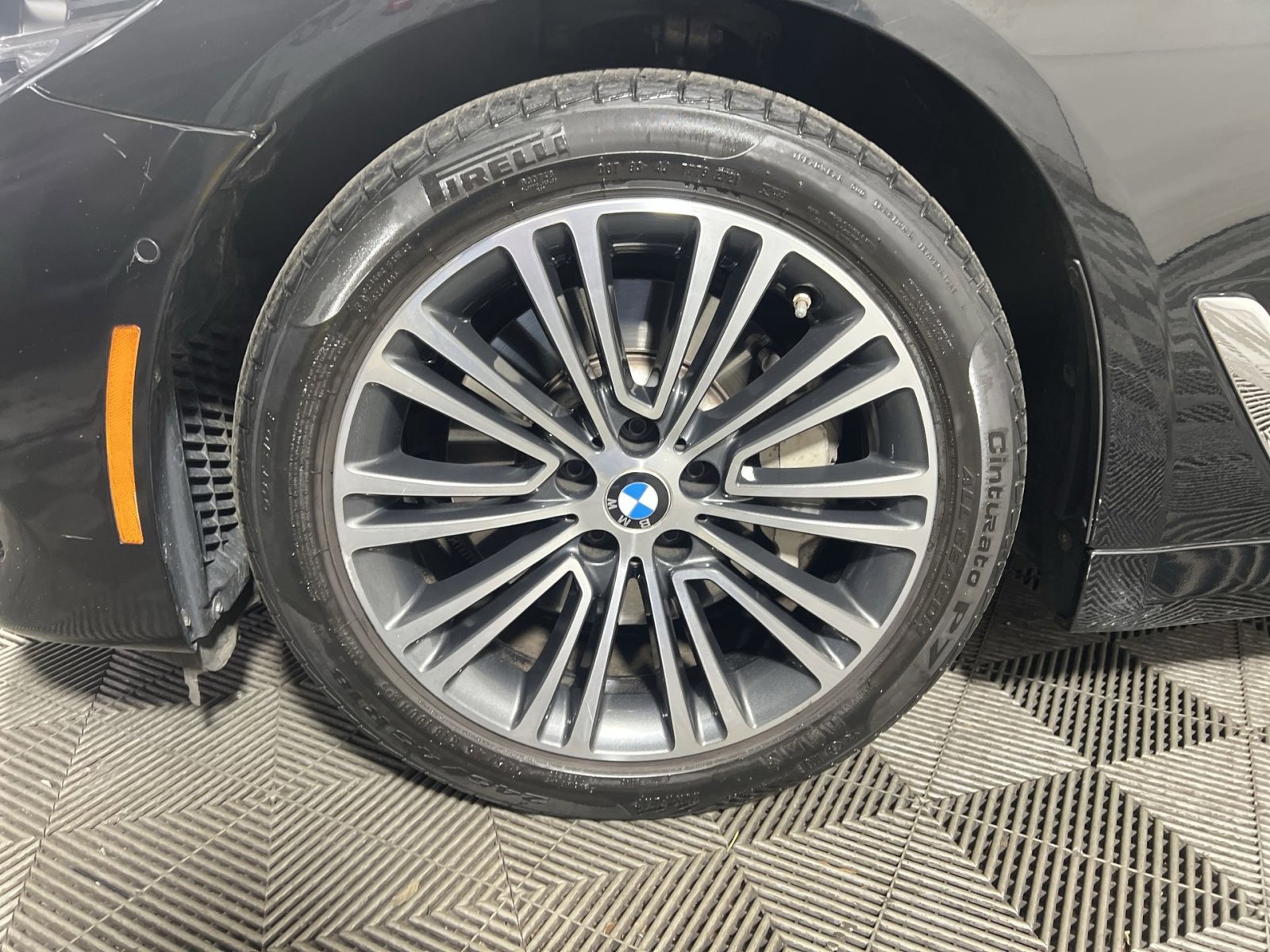 Used 2019 BMW 540i xDrive w/ Premium Package image 10