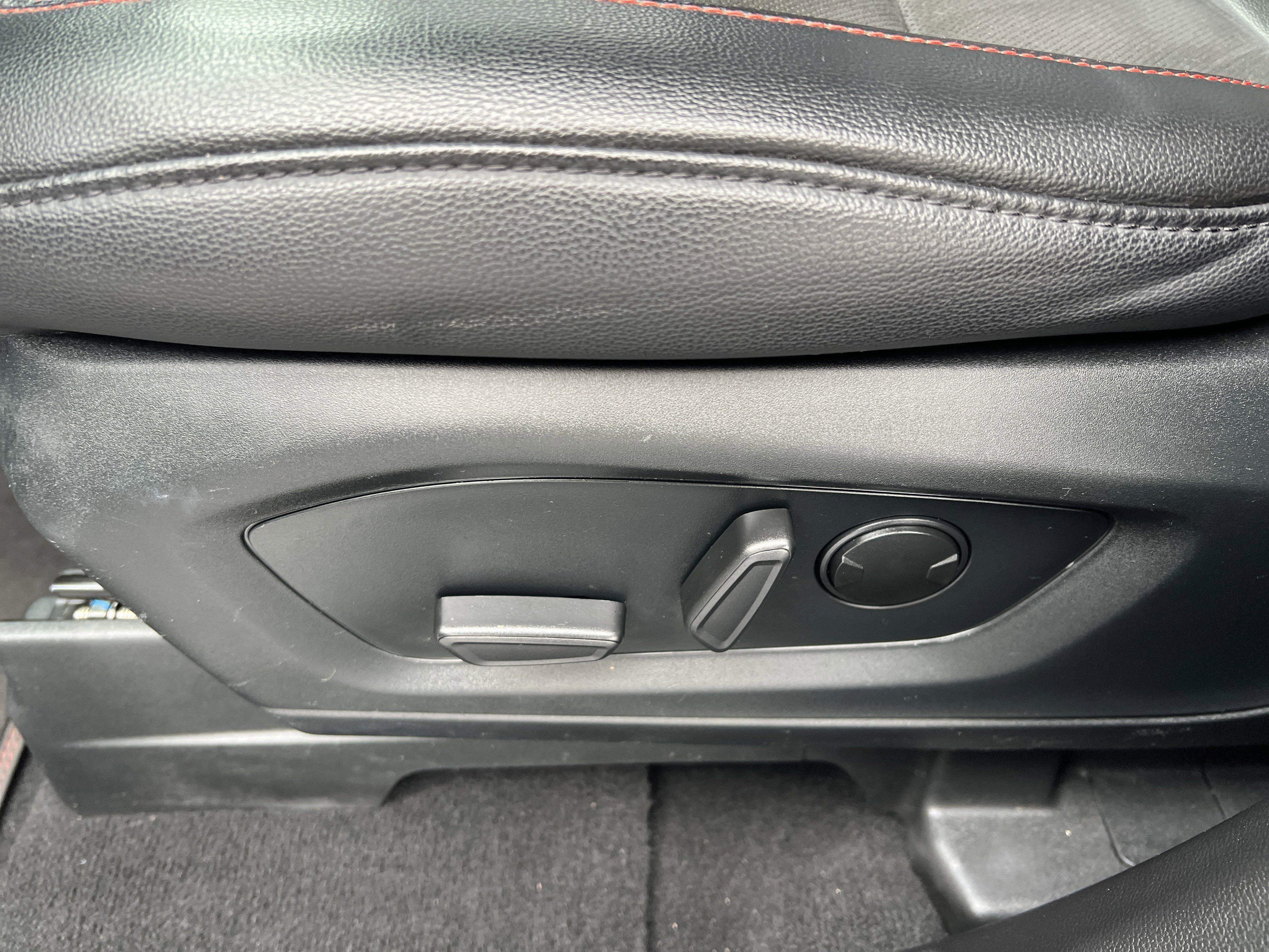 Certified 2023 Ford Explorer ST-Line w/ Class IV Trailer Tow Package image 10