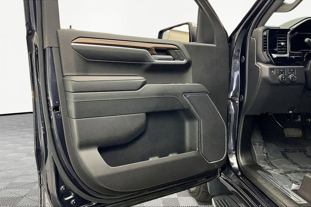 Used 2024 Chevrolet Silverado 1500 LT image 24