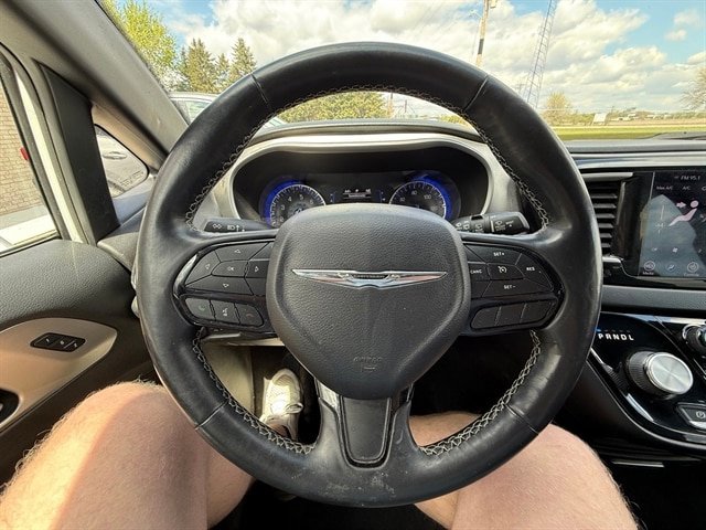 Used 2020 Chrysler Pacifica Touring-L AWD/4WD image 9