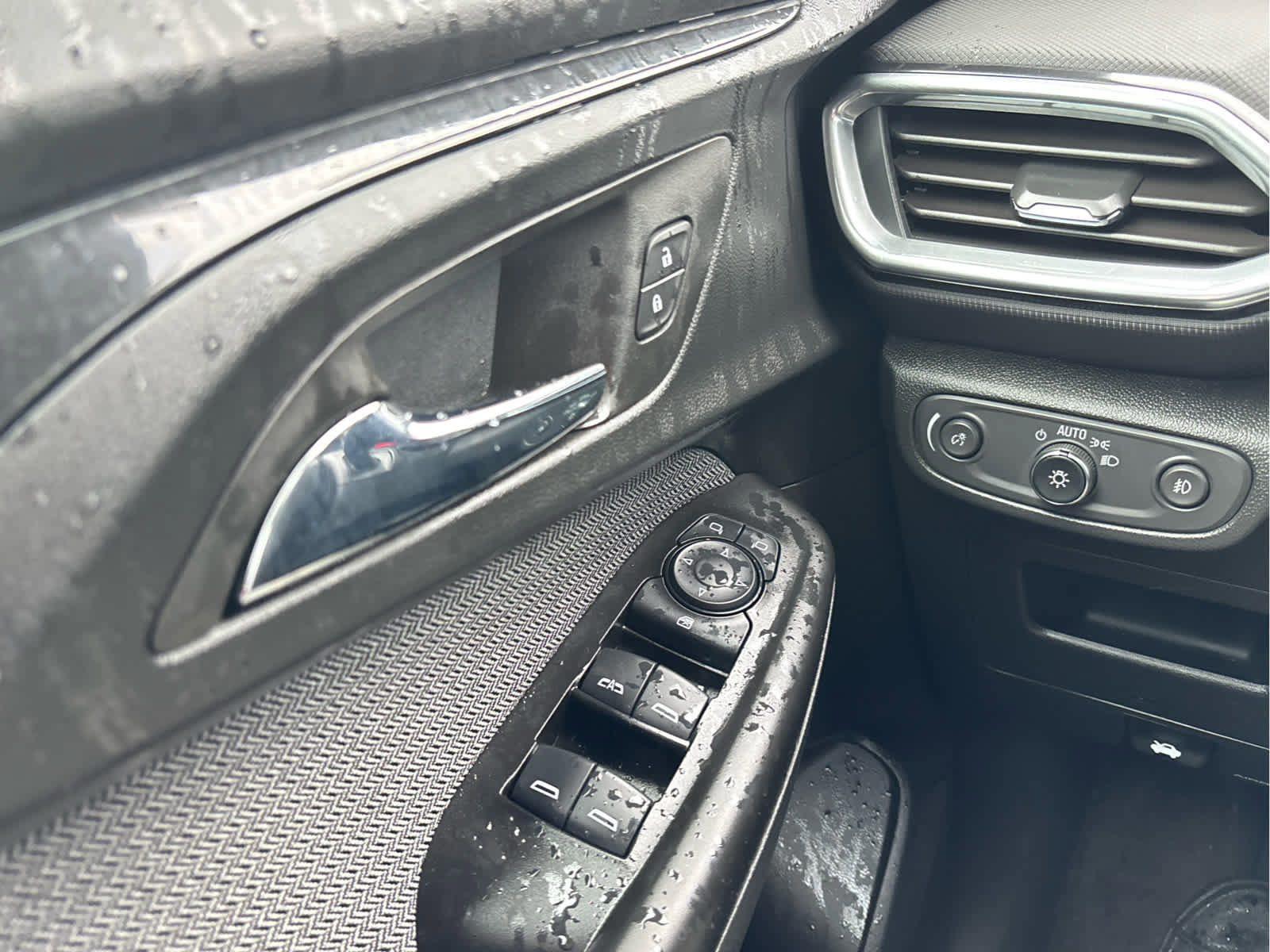 Used 2023 Chevrolet TrailBlazer LT w/ Convenience Package image 29