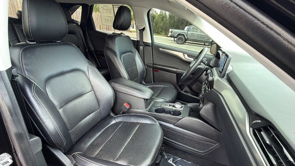 Certified 2022 Ford Escape Titanium FWD image 37