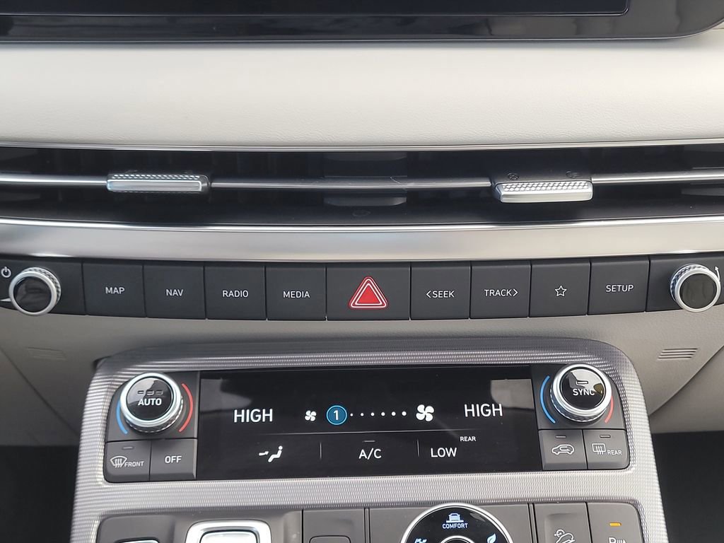 Used 2023 Hyundai Palisade Calligraphy image 25