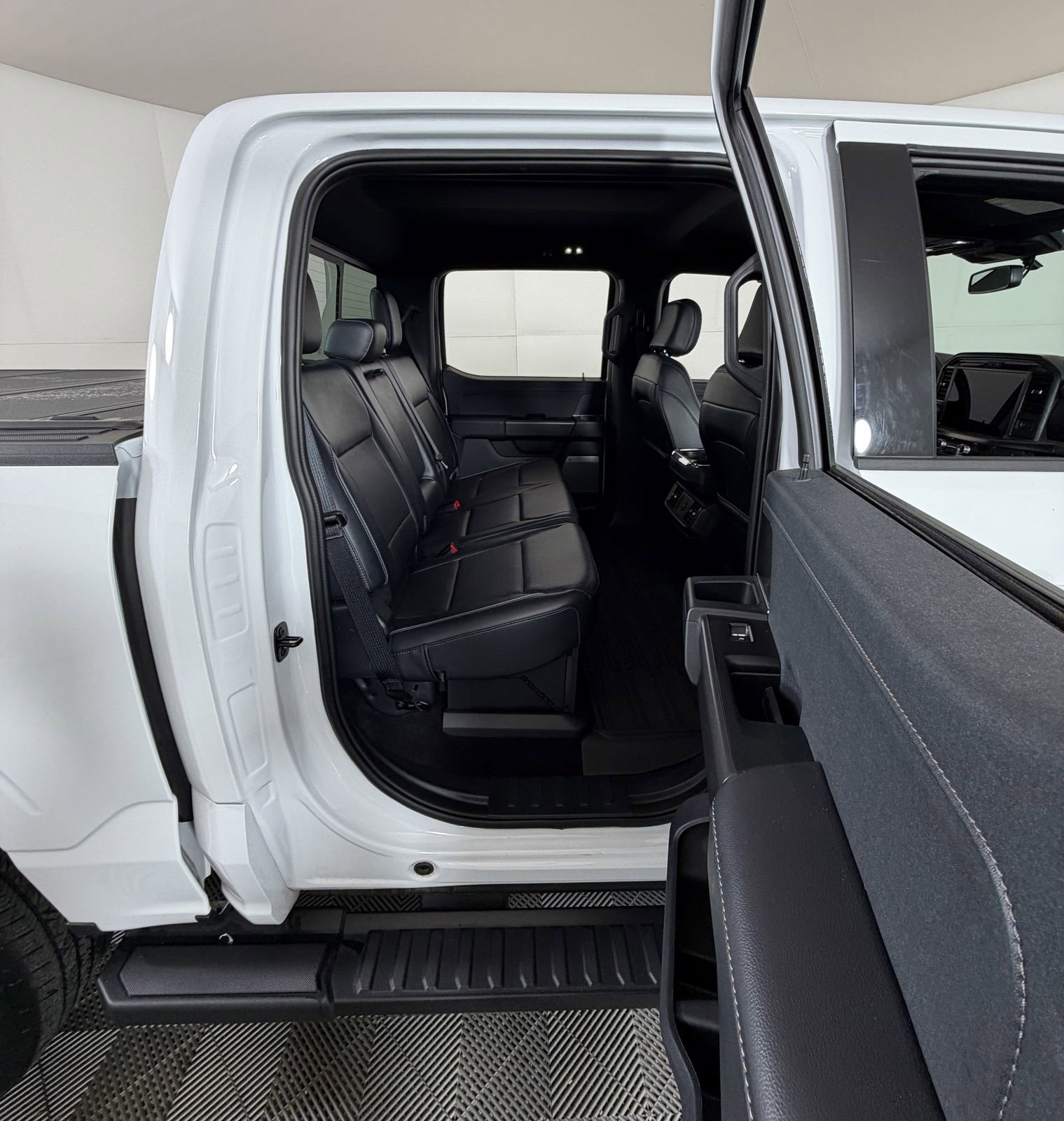 Certified 2025 Ford F150 Lariat w/ Equipment Group 501A Mid image 5