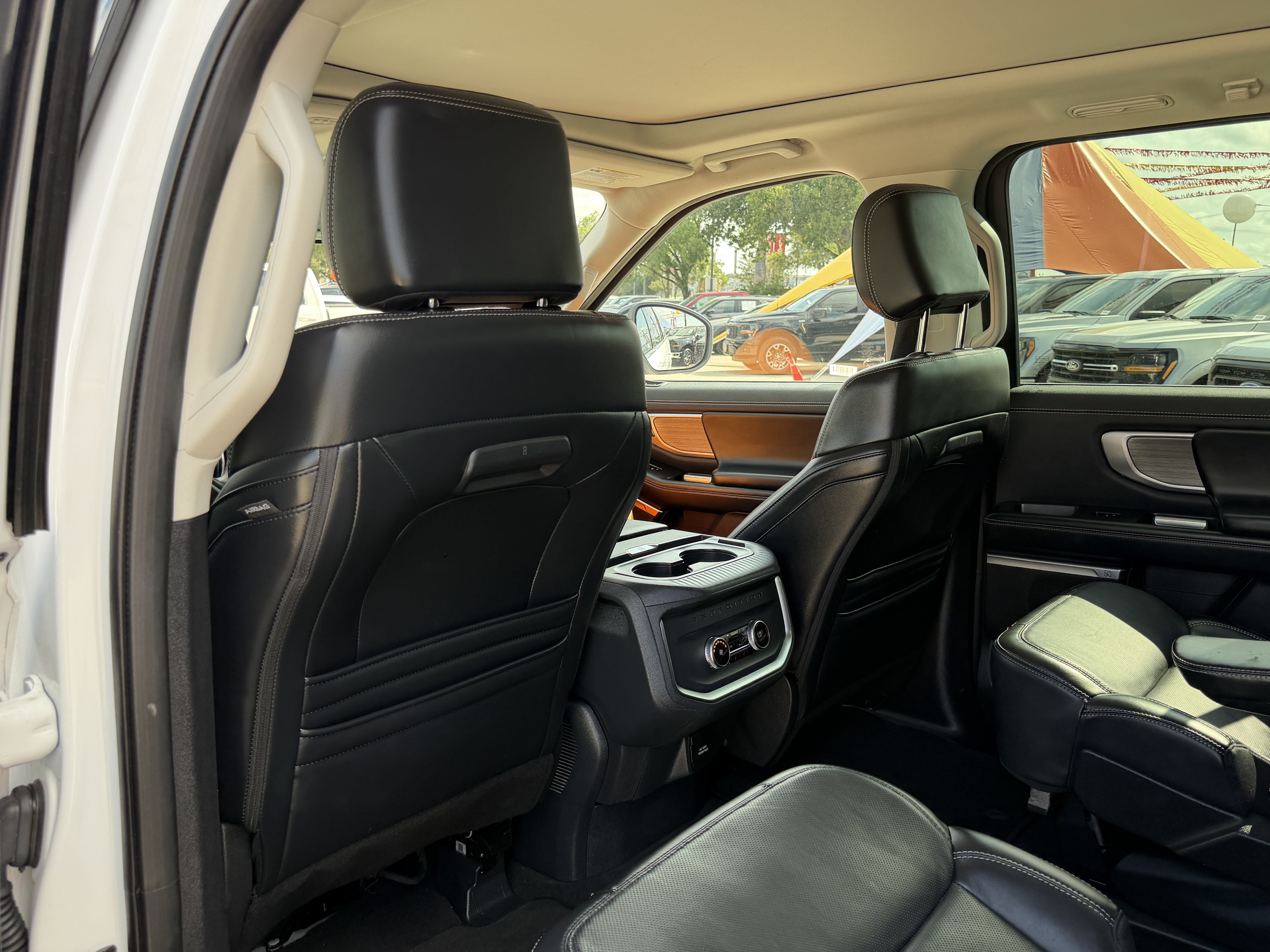 Certified 2025 Ford Expedition Platinum AWD/4WD image 12