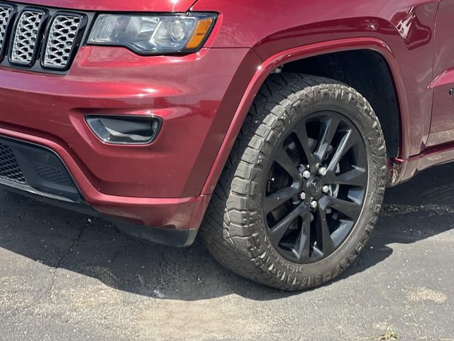 Used 2020 Jeep Grand Cherokee Altitude AWD/4WD image 9