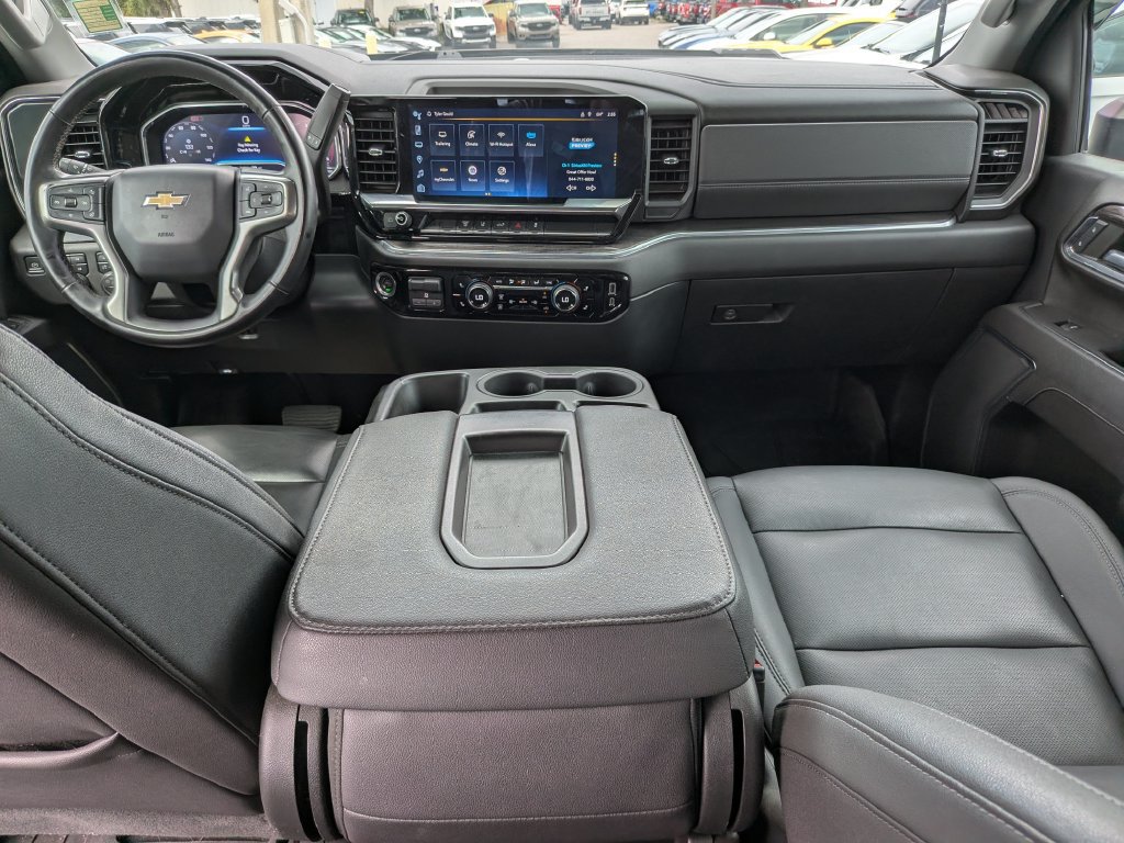 Used 2024 Chevrolet Silverado 2500 LTZ AWD/4WD image 11