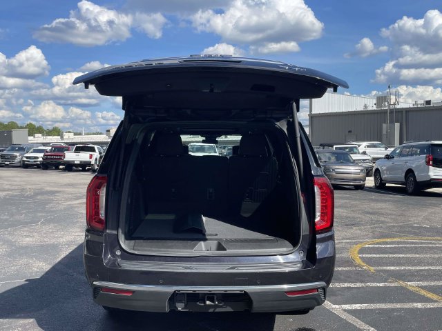 Used 2023 GMC Yukon XL SLT w/ SLT Premium Package RWD image 12