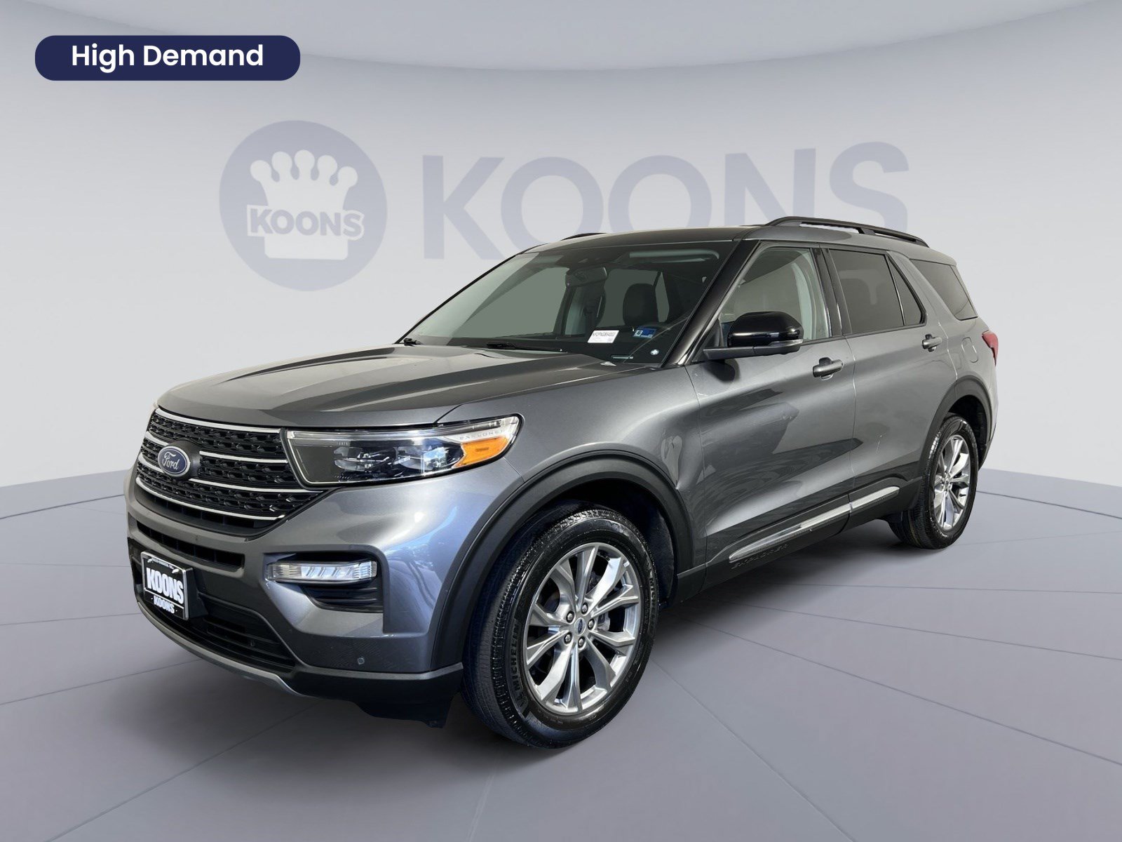 Certified 2022 Ford Explorer XLT w/ Equipment Group 202A AWD/4WD image 1