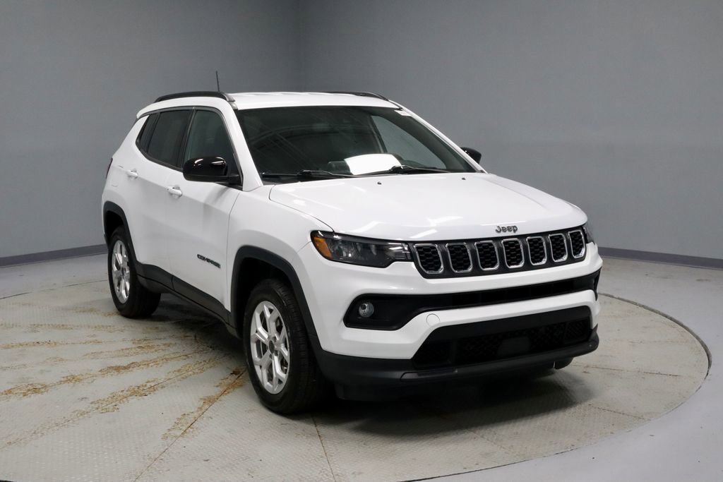 Used 2025 Jeep Compass Latitude image 1