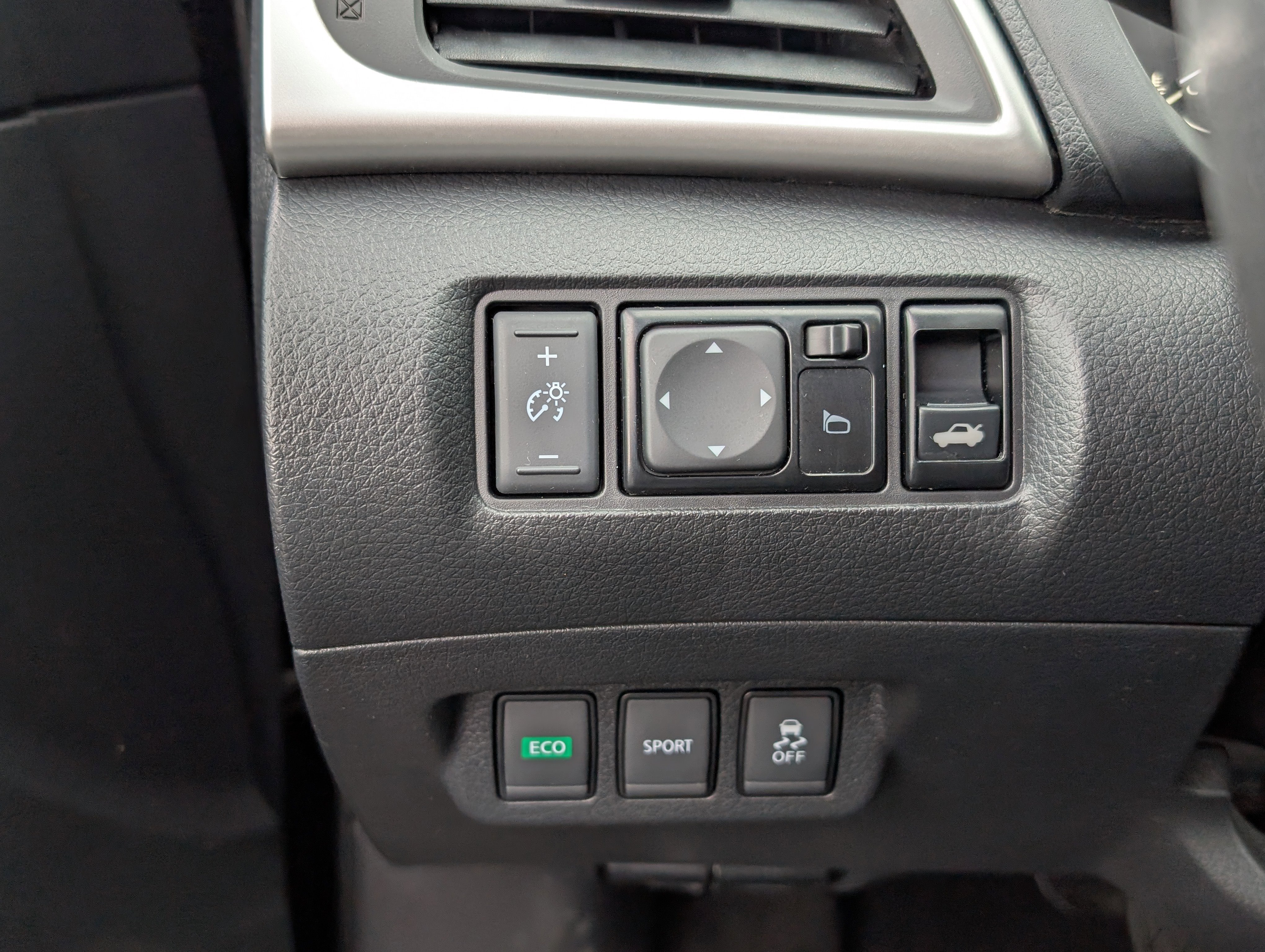 Used 2018 Nissan Sentra SV w/ Premium Package (P01) image 17