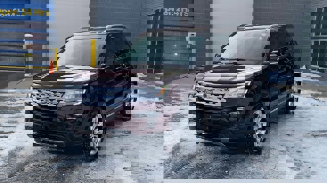 Certified 2018 Ford Explorer XLT w/ Equipment Group 201A image 5