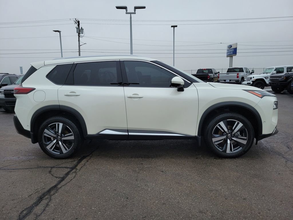 Used 2021 Nissan Rogue Platinum image 3