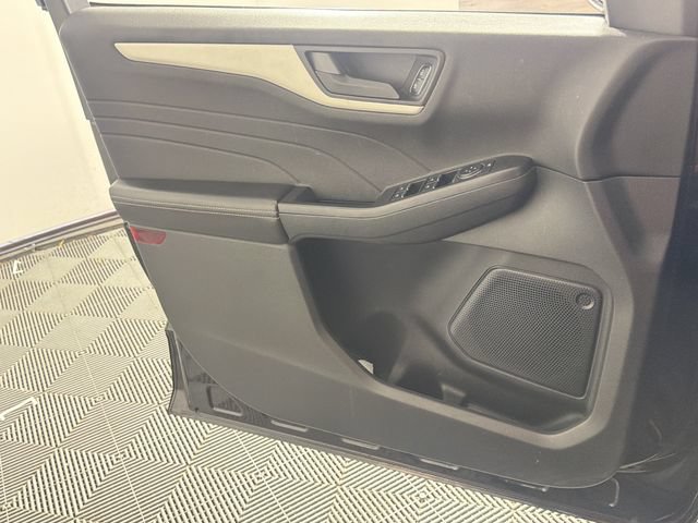 Certified 2022 Ford Escape SE w/ SE Sport Appearance Package FWD image 14