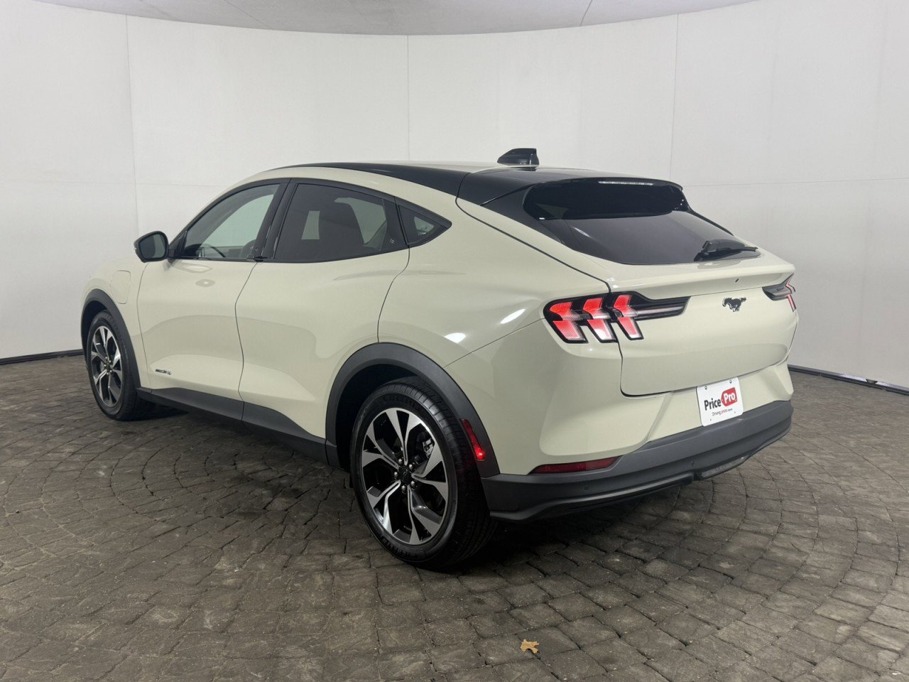 Certified 2025 Ford Mustang Mach-E Select w/ Comfort Package Lite image 5