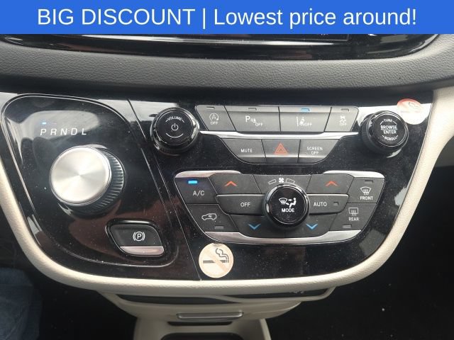 Used 2023 Chrysler Pacifica Touring-L FWD image 37