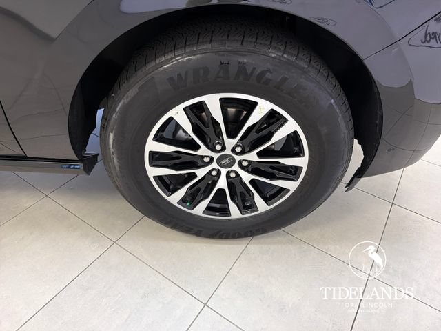 Certified 2025 Ford Expedition Platinum AWD/4WD image 34