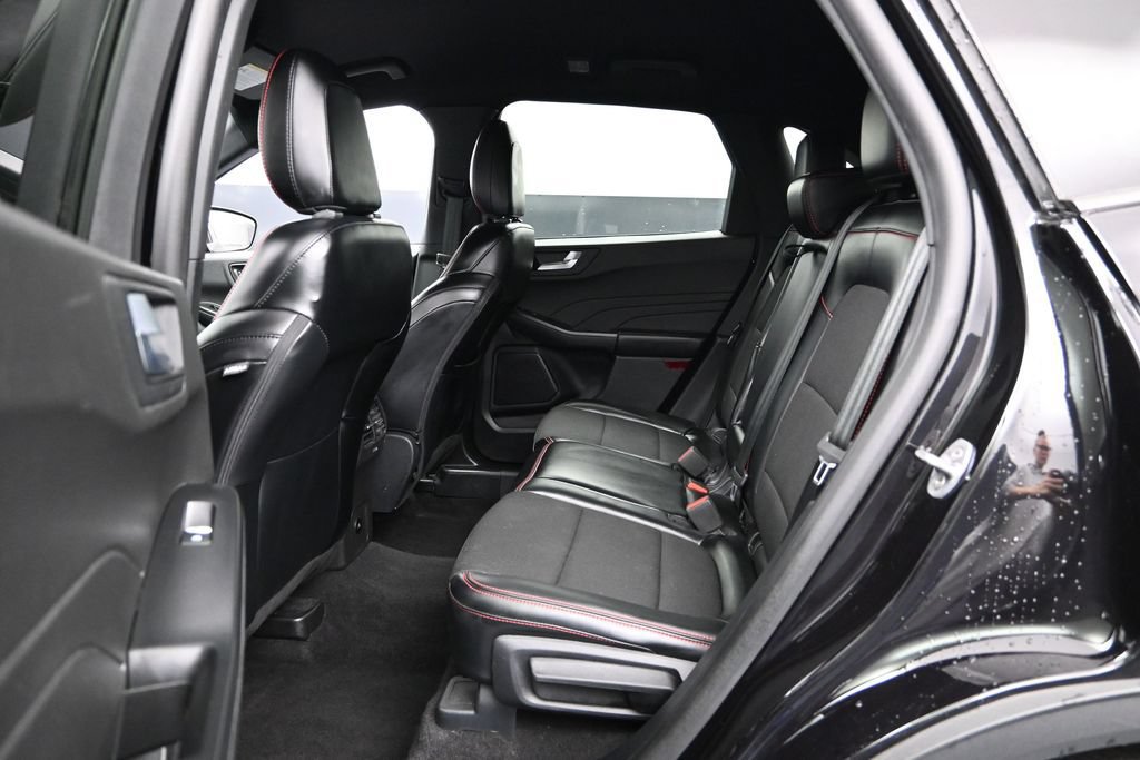 Certified 2025 Ford Escape ST-Line Select AWD/4WD image 16