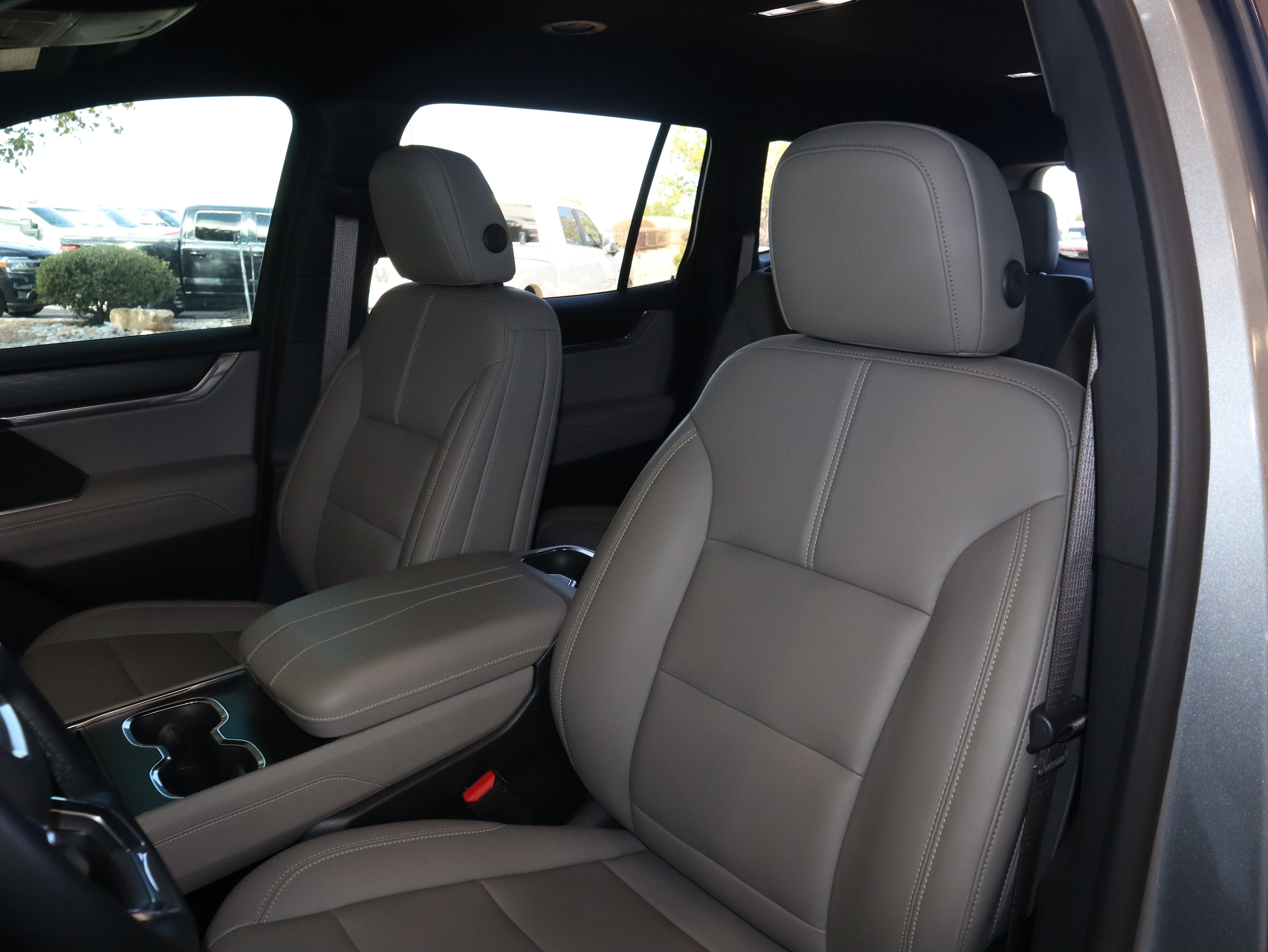Used 2026 GMC Acadia Elevation w/ Elevation Premium Package AWD/4WD image 32