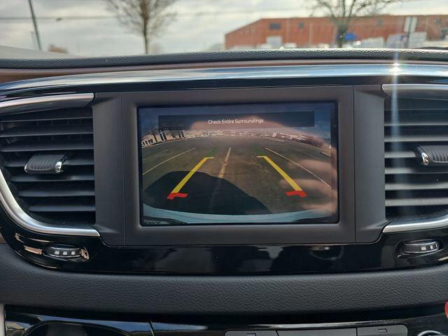 Used 2022 Chrysler Voyager LX image 17