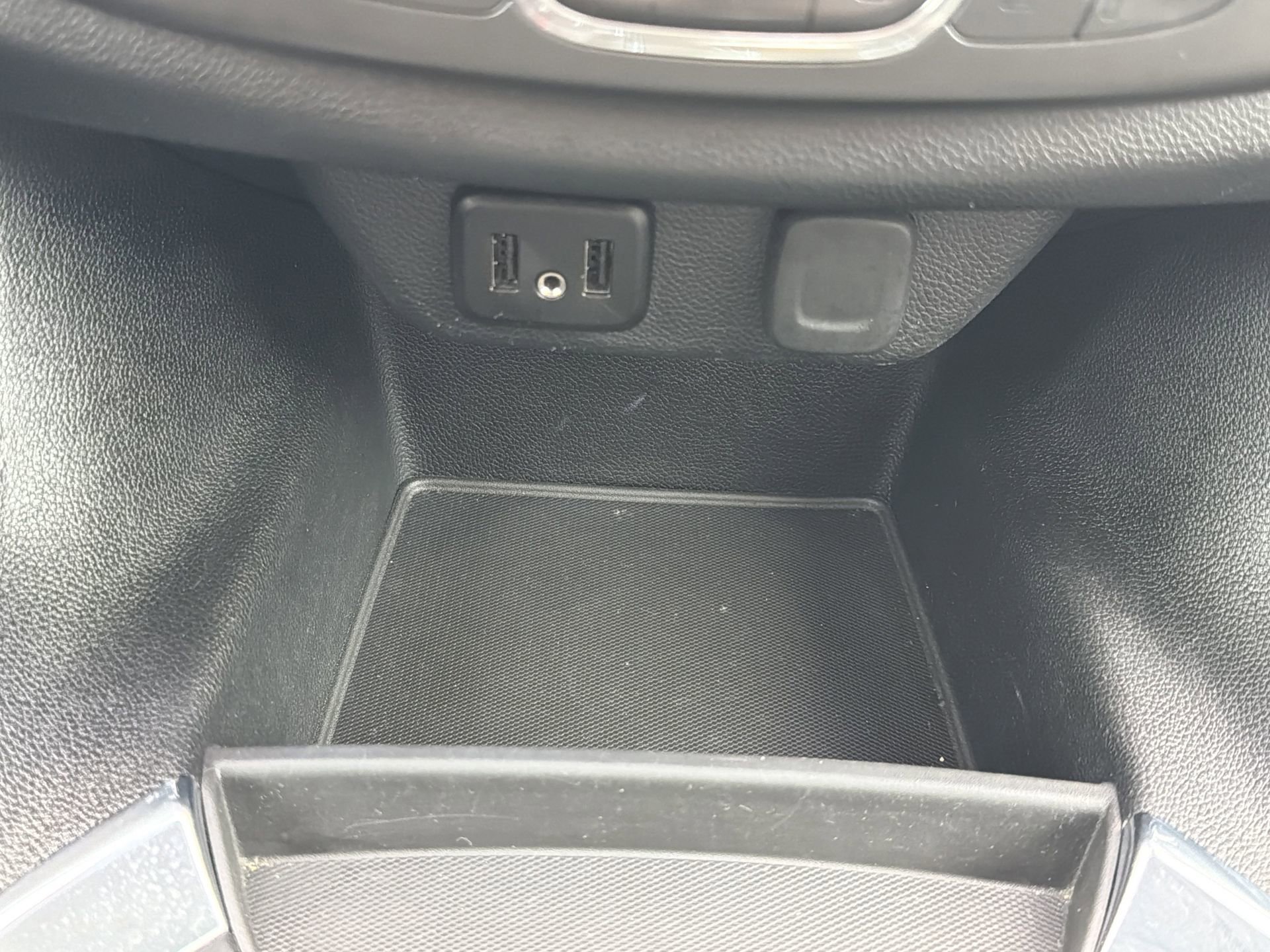 Used 2019 Chevrolet Traverse LT w/ LT Premium Package FWD image 9