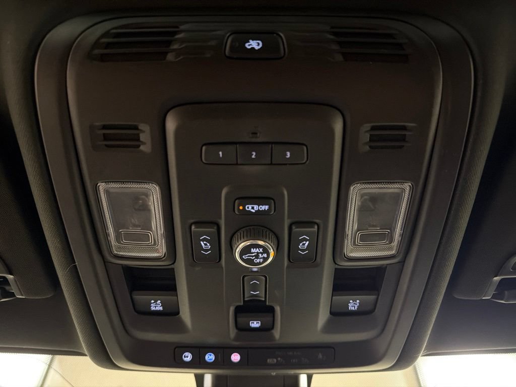 Used 2021 GMC Yukon Denali w/ Denali Premium Package AWD/4WD image 24
