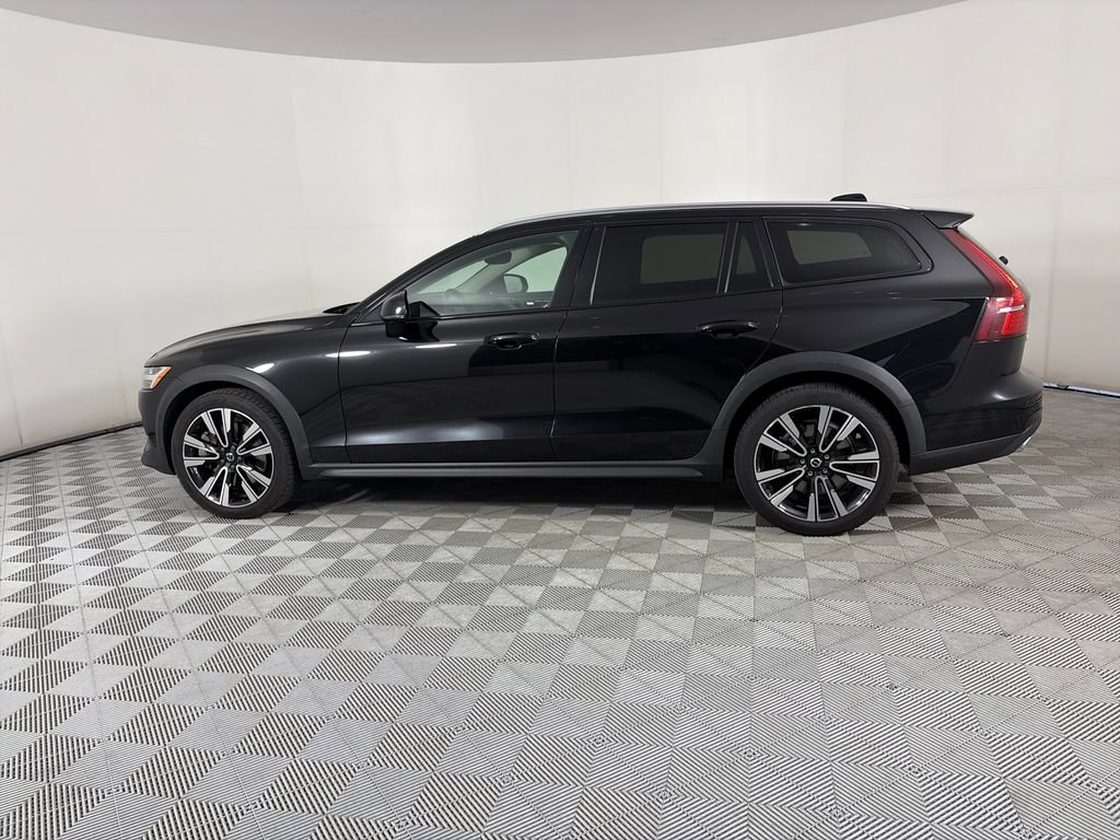 Used 2020 Volvo V60 T5 Cross Country AWD/4WD image 4